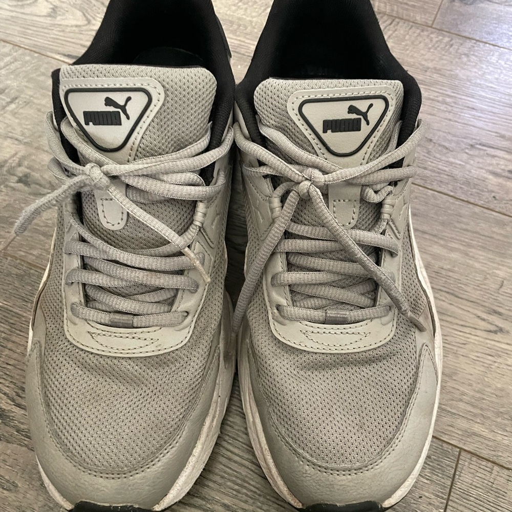 Puma Men's Light Gray Athletic Shoes